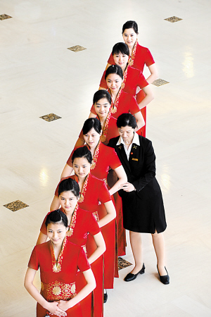牡丹含笑待客来——礼仪服务礼赞